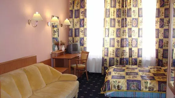 Hotel Aladin | Prag - Městská čast Praha 10 (en büyük Prag ilçesi) - Zabehlice