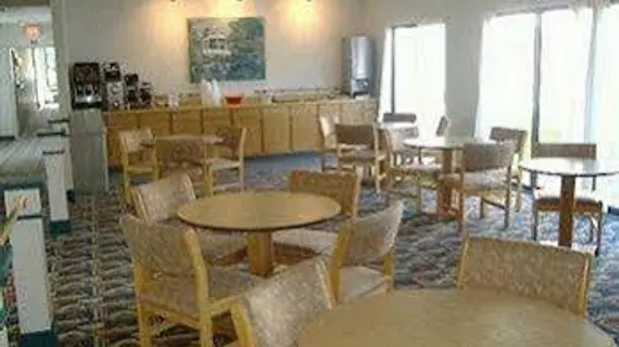 Americas Best Value-Courtyard Inn | Wisconsin - Fort Atkinson (ve civarı) - Fort Atkinson