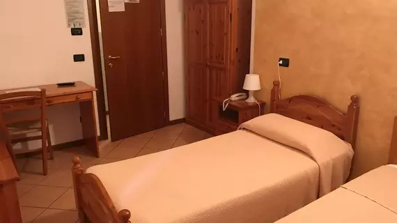 Albergo Quattro Pini | Lombardy - Brescia (il) - Pozzolengo