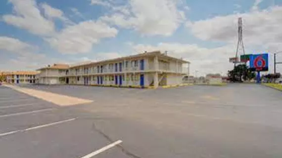 Motel 6 - Oklahoma City Airport | Oklahoma - Oklahoma City (ve civarı) - Oklahoma