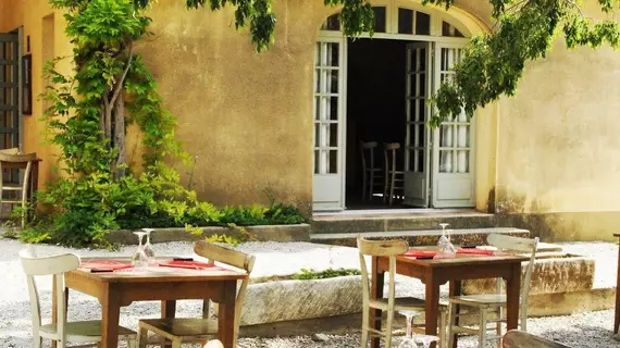 Hostellerie de l'Abbaye de Frigolet | Provence - Alpes - Cote d'Azur - Bouches-du-Rhone (bölge) - St.-Remy-de-Provence (ve civarı) - Tarascon