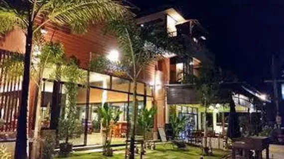 Front Beach Hotel | Prachuap Khiri Khan (ili) - Hua Hin (ve civarı) - Pranburi - Pak Nam Pran