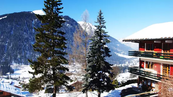 Hotel Les Combelles | Auvergne-Rhone-Alpes - Haute-Savoie (bölge) - Chatel