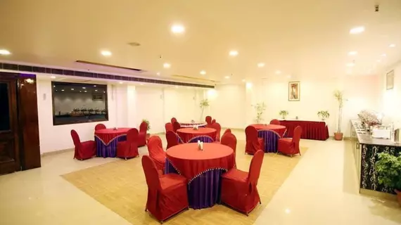 Hotel Rousha Inn | Batı Delhi - Ulusal Eyalet Başkenti Delhi - Delhi (ve civarı) - Noida