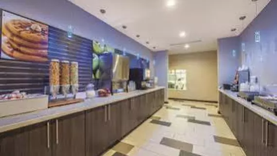 La Quinta Inn and Suites Enid | Oklahoma - Enid (ve civarı) - Enid