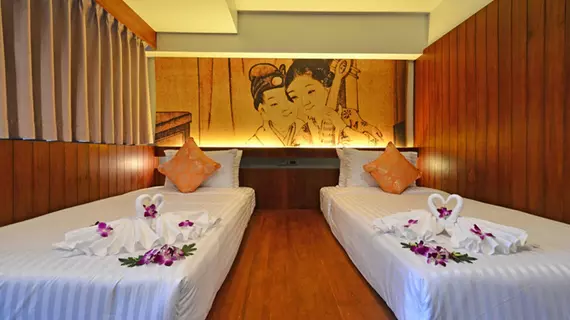 LAP ROI KARON BEACHFRONT | Phuket (ve civarı) - Thalang