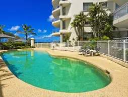 Oceanside Resort - Absolute Beachfront Apartments