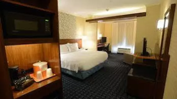 Fairfield Inn & Suites Bowling Green | Kentucky - Bowling Green (ve civarı) - Bowling Green