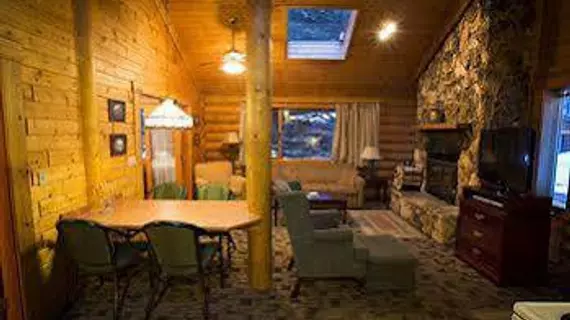 Castle Mountain Chalets | Alberta - Castle Junction