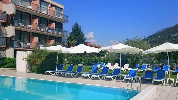 Hotel Holiday | Trentino-Alto Adige - Trento İli - Nago-Torbole