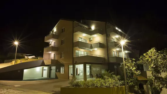 Apartments Vila Adrijana | Split-Dalmaçya - Baska Voda