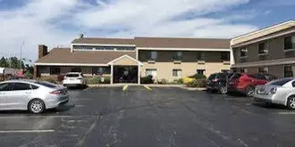 AmericInn West Bend