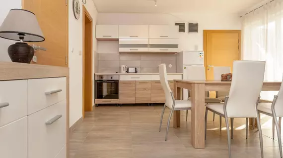 Apartments Mistral | Split-Dalmaçya - Bol