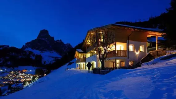 Chalet La Flu Apartments | Trentino-Alto Adige - Güney Tirol (il) - Corvara in Badia