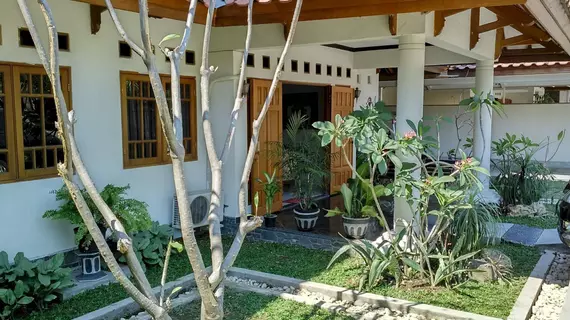 Santo Guest House | Doğu Cava - Surabaya