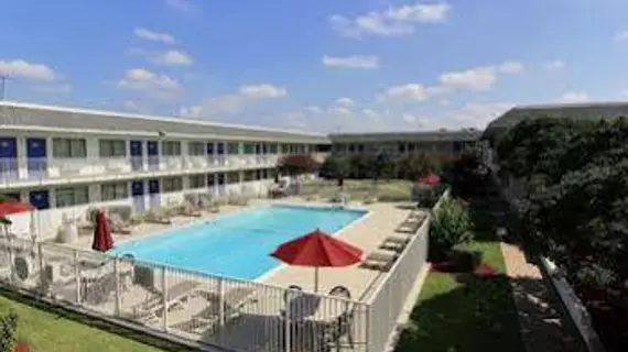 Motel 6 Austin North | Teksas - Austin (ve civarı) - Austin