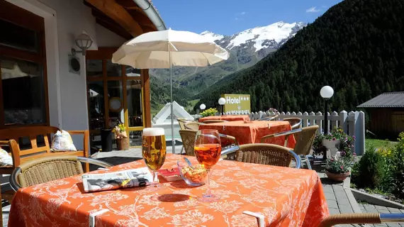 Hotel Alpenjuwel | Trentino-Alto Adige - Güney Tirol (il) - Curon Venosta