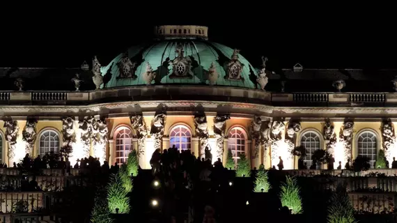 Hotel am Luisenplatz | Brandenburg Bölgesi