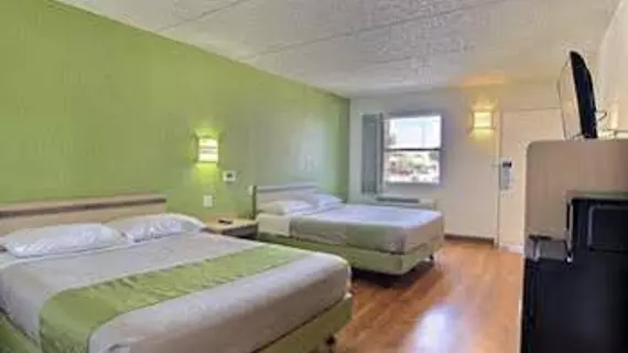 Motel 6 Austin CentralSouth/Univ of TX | Teksas - Austin (ve civarı) - Austin - North Loop