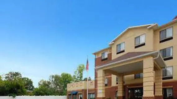 Comfort Inn & Suites Montgomery | Alabama - Montgomery (ve civarı) - Montgomery