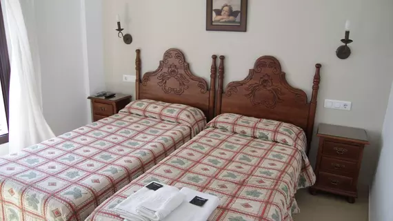 Hostal Bronce | Andalucia - Malaga İli - La Axarquía - Nerja - Nerja Kent Merkezi