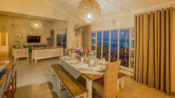 Amanzi Beach House | KwaZulu-Natal (il) - Hibiscus Coast - Hibberdene