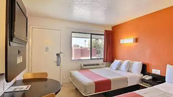 Motel 6 Santa Barbara - Goleta | Kaliforniya - Santa Barbara (ve civarı) - Goleta