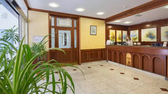 Hotel Bacchus | Split-Dalmaçya - Baska Voda