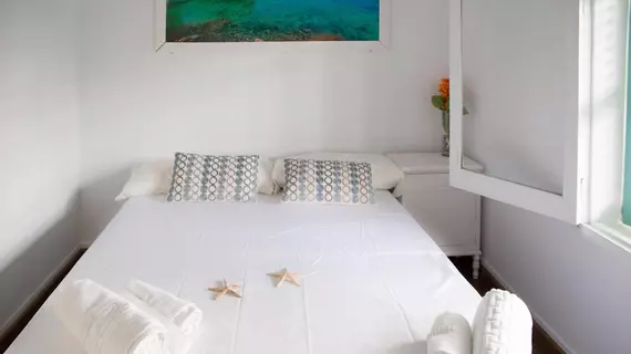 NWT Hostel Ibiza | Balearic Adaları - İbiza Adası - Sant Antoni de Portmany