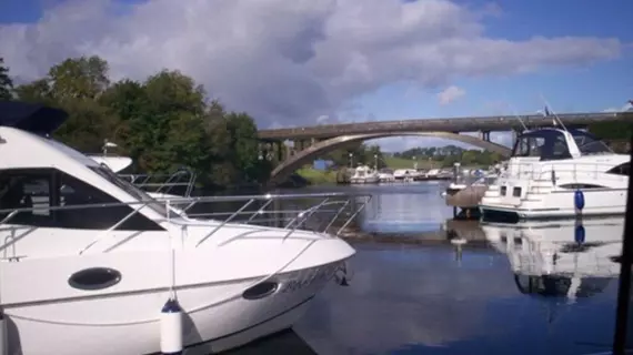 Carrybridge Lakeside Lodge | Kuzey İrlanda - Fermanagh (ilçe) - Enniskillen