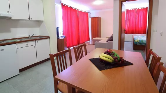 Apartments Vila Adrijana | Split-Dalmaçya - Baska Voda