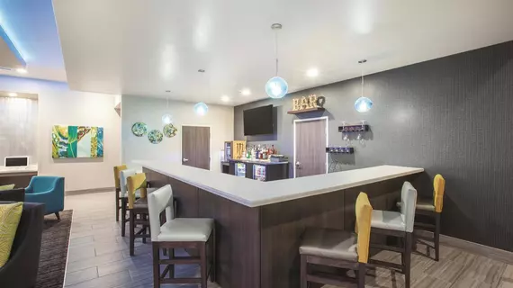 La Quinta Inn and Suites Tulsa Broken Arrow | Oklahoma - Tulsa (ve civarı) - Broken Arrow