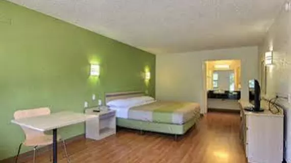 Motel 6 Austin CentralSouth/Univ of TX | Teksas - Austin (ve civarı) - Austin - North Loop