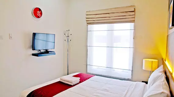 RedDoorz near Plaza Marina | Doğu Cava - Surabaya