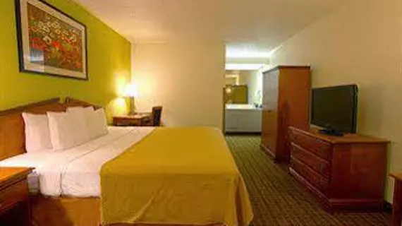 Quality Inn Arlington | Teksas - Dallas (ve civarı) - Arlington