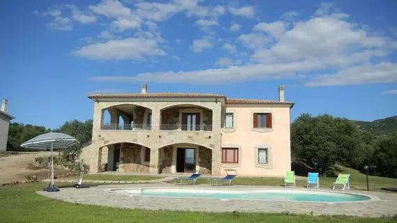 Bed & Breakfast Giardinos | Sardinya - Sassari - Olbia