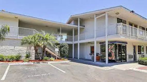 Motel 6 Santa Barbara - Goleta | Kaliforniya - Santa Barbara (ve civarı) - Goleta