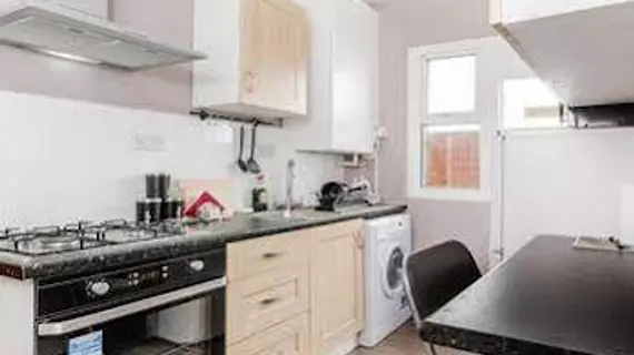 Thurlow Gardens Guest House | Londra (ve civarı) - Brent - Wembley