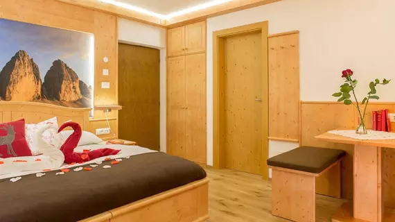 Hotel Rosengarten | Trentino-Alto Adige - Güney Tirol (il) - Dobbiaco