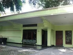 RedDoorz near Balai Kota Surabaya | Doğu Cava - Surabaya