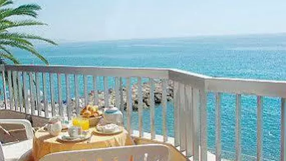 Hôtel Le Dauphin | Provence - Alpes - Cote d'Azur - Monaco (ve civarı) - Menton