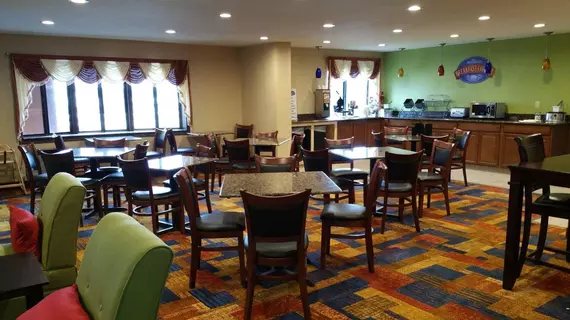 Baymont Inn and Suites Waukesha | Wisconsin - Milwaukee (ve civarı) - Waukesha