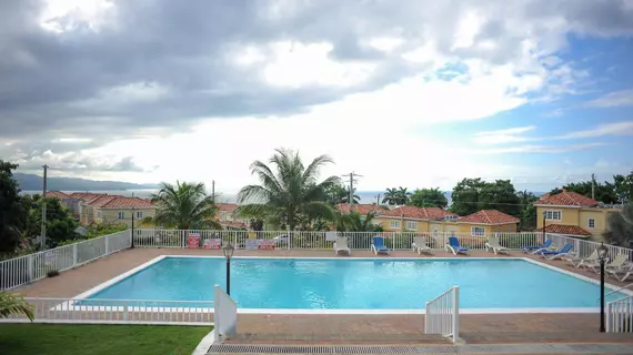 Country Club Mangowalk Townhouse | Saint James - Montego Körfezi (ve civarı) - Montego Bay