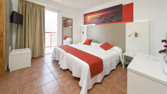 Hostal Adelino | Balearic Adaları - İbiza Adası - Sant Antoni de Portmany