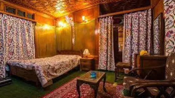 Houseboat Lily of Nageen | Cammu ve Keşmir - Srinagar (ve civarı) - Gulmarg - Nagīn Bāgh