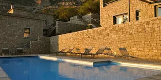 Elafivolia Arachova Suites