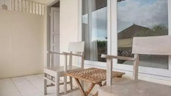 RedDoorz Plus near Batubelig Beach | Bali - Badung - Seminyak - Batubelig