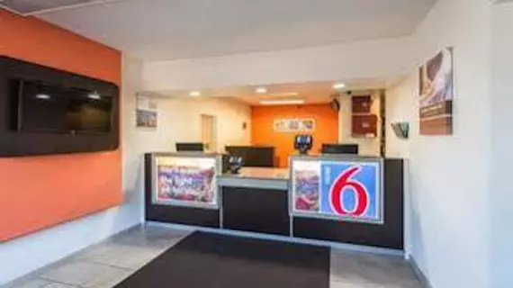 Motel 6 Reno West | Nevada - Pyramid Lake Kızılderili Bölgesi - Reno (ve civarı) - Reno