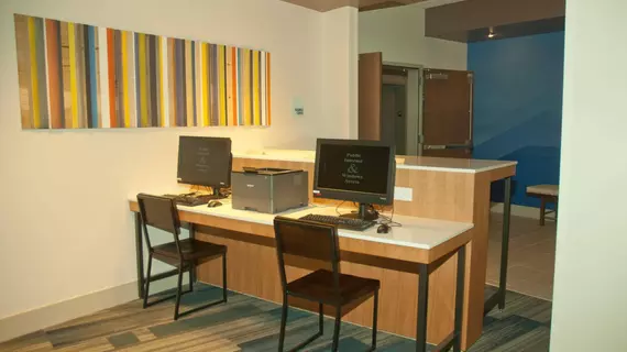 Holiday Inn Express and Suites Decatur | Alabama - Huntsville (ve civarı) - Decatur