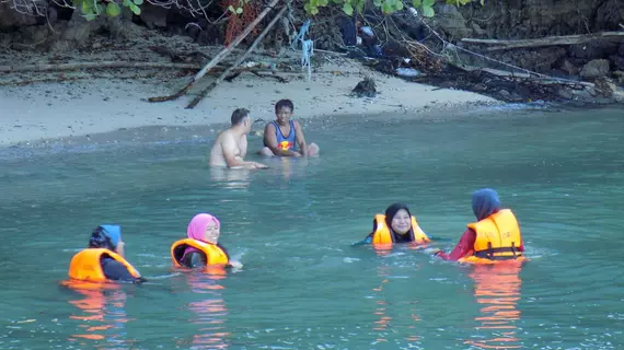 Terapung Hotel & Fish Garden | Kedah - Pulau Batu Merah